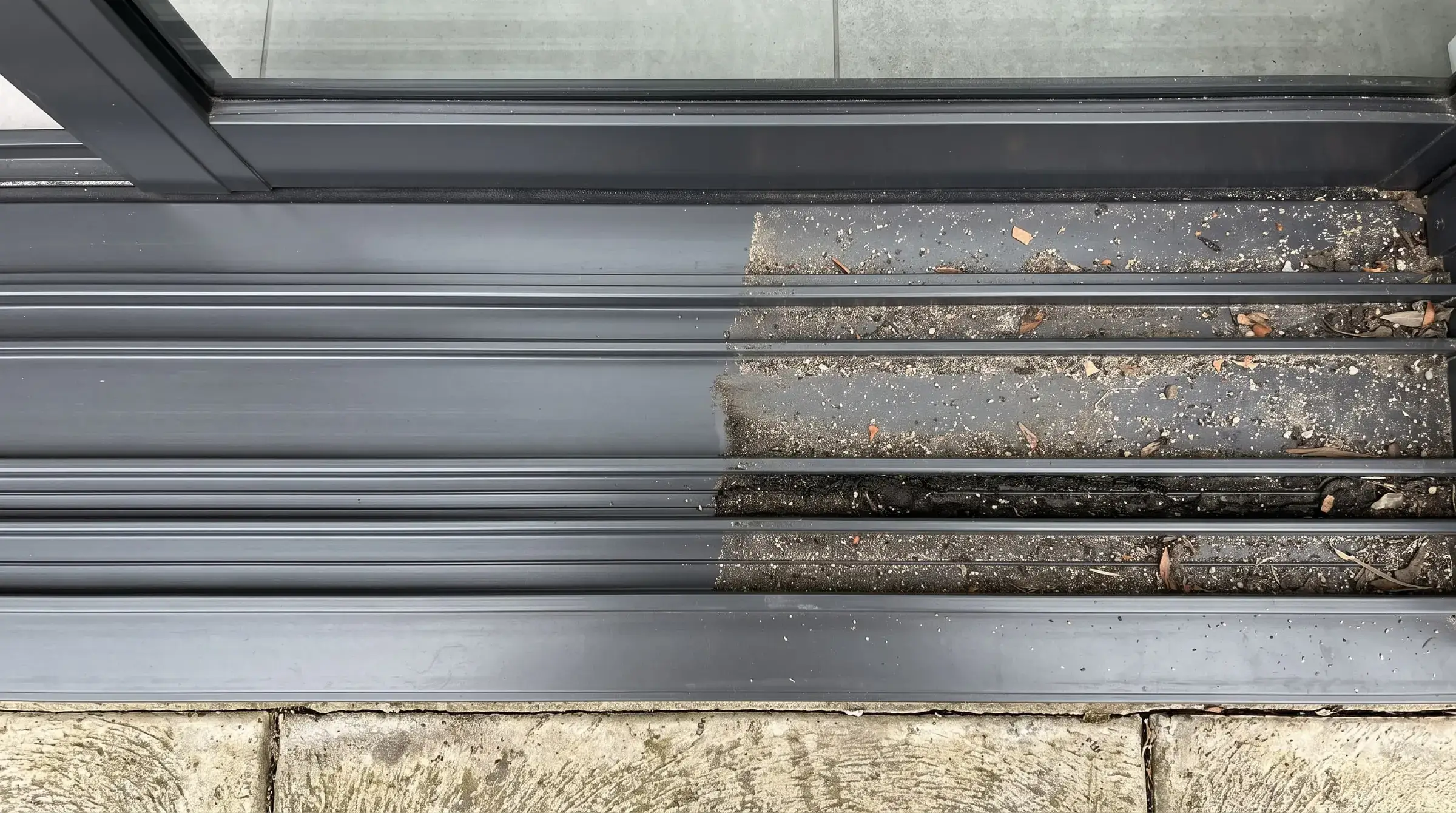 Window frames and tracks cleaning